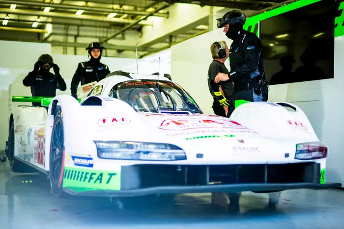 #99 Proton Competition Porsche 963: Harry Tincknell, Neel Jani, Julien Andlauer