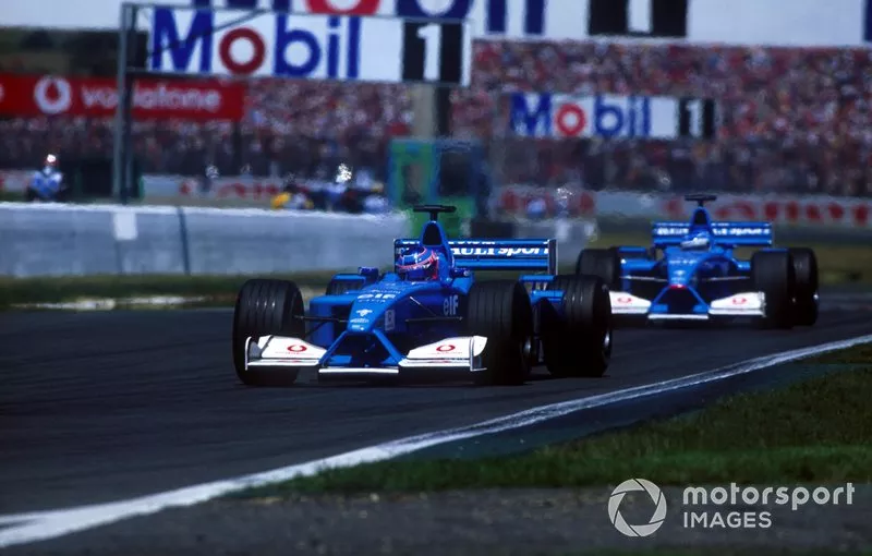 Jenson Button et Giancarlo Fisichella en piste