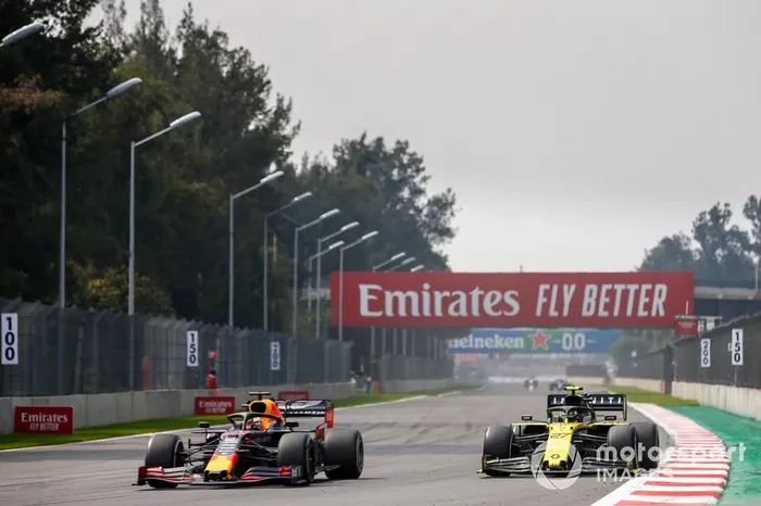 Max Verstappen, Red Bull Racing RB15, precede Nico Hulkenberg, Renault R.S. 19