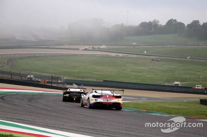 #172 Ferrari 488 Challenge, Rossocorsa - Pellin Racing: Giuseppe Ramelli e #93 Ferrari 488 Challenge, HR Owen: Chris Froggatt