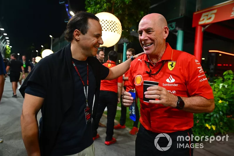 Jock Clear, Senior Performance Engineer, Scuderia Ferrari, Felipe Massa dans le paddock 