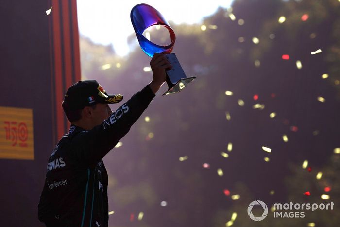 Podio: el tercero George Russell, Mercedes AMG