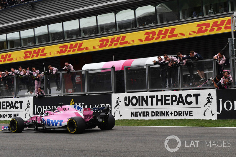 Sergio Pérez, Racing Point Force India VJM11 przejeżdża metę