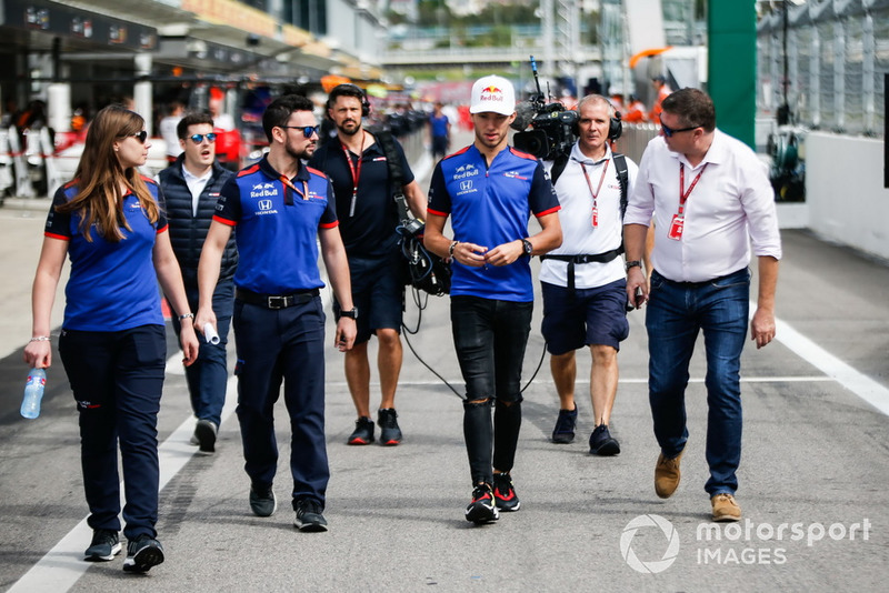 Pierre Gasly, Scuderia Toro Rosso, arrives in the paddock