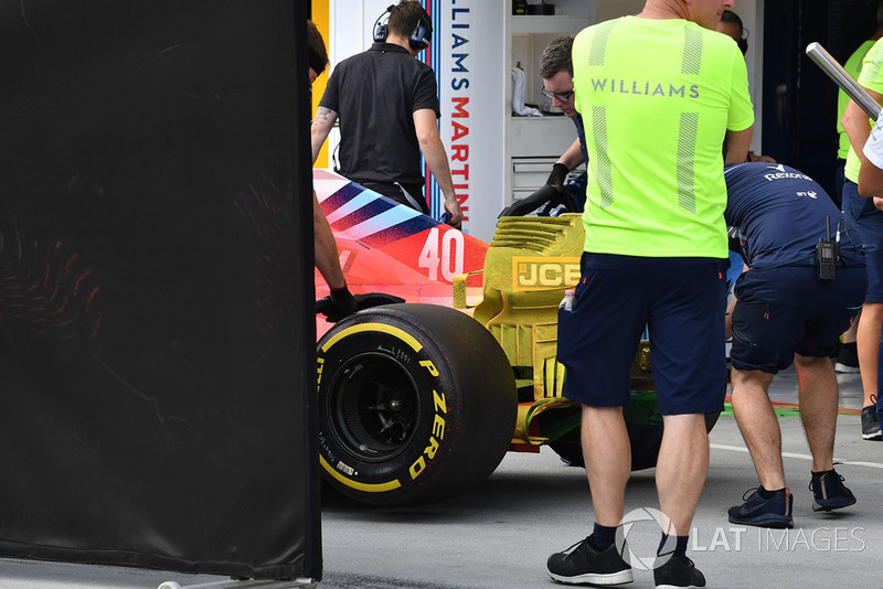Robert Kubica, Williams FW41 with aero paint over the whole car behind screens