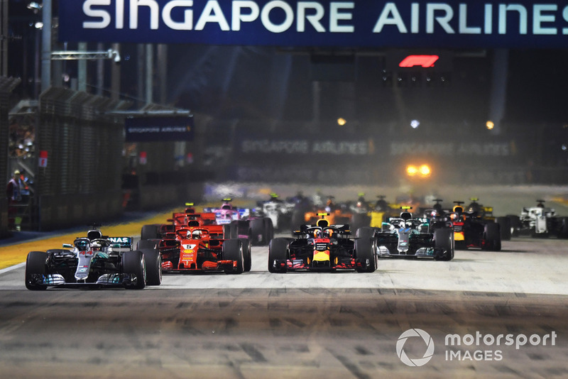 Lewis Hamilton, Mercedes-AMG F1 W09 mène au départ