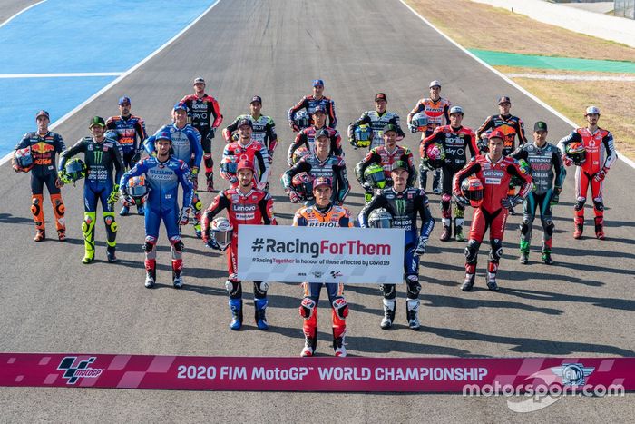 Foto de familia de los pilotos de MotoGP 2020