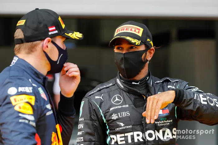 Lewis Hamilton, Mercedes-AMG Petronas F1 y Max Verstappen, Red Bull Racing 