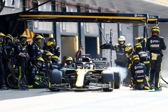 Daniel Ricciardo, Renault F1 Team R.S.20 pit stop