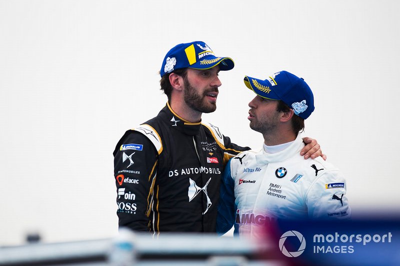 Segunda posición Jean-Eric Vergne, DS TECHEETAH, ganador Antonio Felix da Costa, BMW I Andretti Motorsports se felicitan mutuamente en el parc ferme