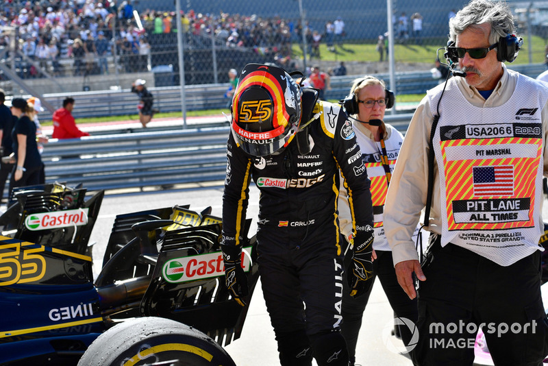 Carlos Sainz Jr., Renault Sport F1 Team R.S. 18 dans le parc fermé