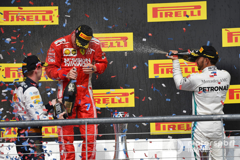 Podio: segundo lugar Max Verstappen, Red Bull Racing, ganador de la carrera Kimi Raikkonen, Ferrari y tercer lugar Lewis Hamilton, Mercedes AMG F1