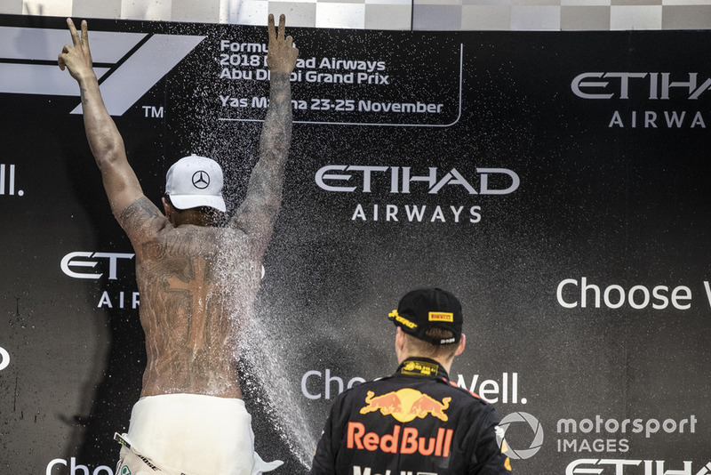 Lewis Hamilton, Mercedes AMG F1 et Max Verstappen, Red Bull Racing sur le podium