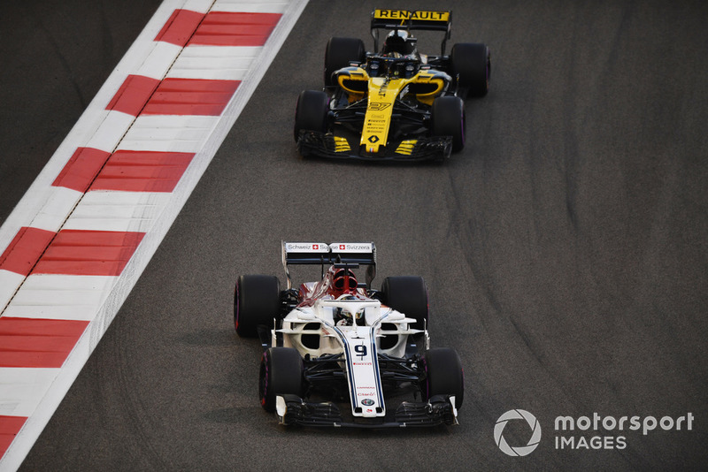 Marcus Ericsson, Sauber C37 and Nico Hulkenberg, Renault Sport F1 Team R.S. 18 