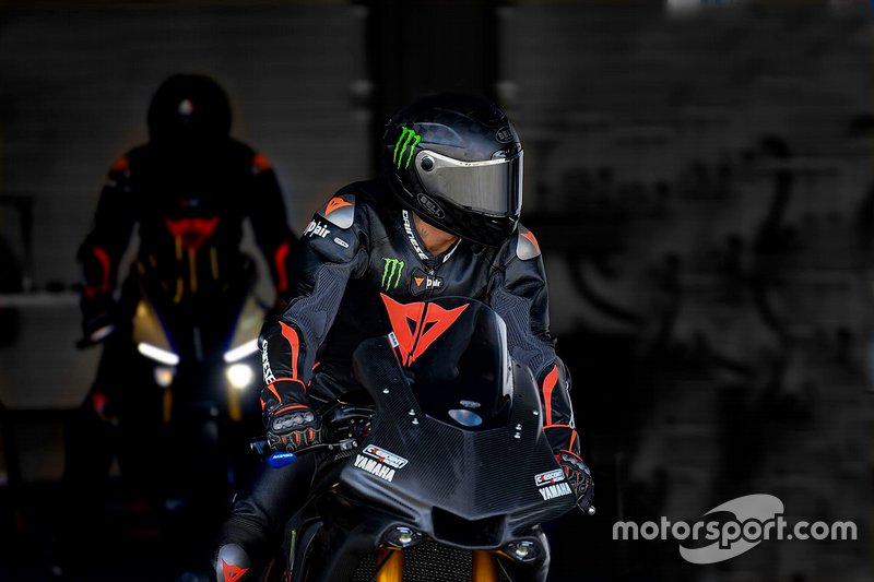 Lewis Hamilton probando la Yamaha Superbike