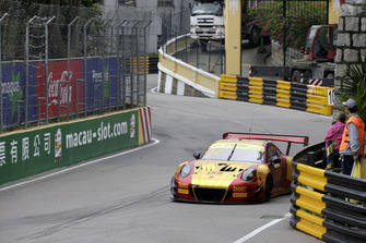 #912 Manthey-Racing Porsche 911 GT3 R: Earl Bamber