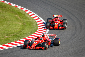 Sebastian Vettel, Ferrari SF71H, precede Kimi Raikkonen, Ferrari SF71H
