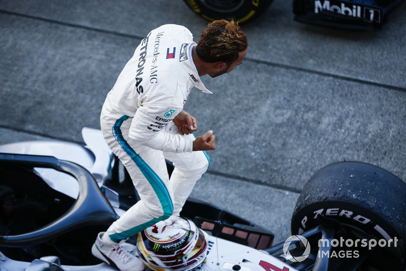 Ganador de la carrera Lewis Hamilton, Mercedes AMG F1, celebra