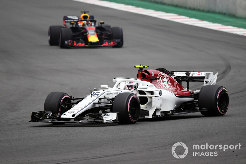 Charles Leclerc, Sauber C37 and Daniel Ricciardo, Red Bull Racing RB14