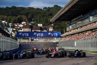 Lando Norris, Carlin, Luca Ghiotto, Campos Racing, Tadasuke Makino, RUSSIAN TIME, alla partenza della gara