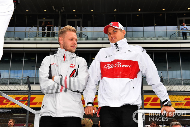 Kevin Magnussen, Haas F1 Team and Marcus Ericsson, Sauber on the drivers parade