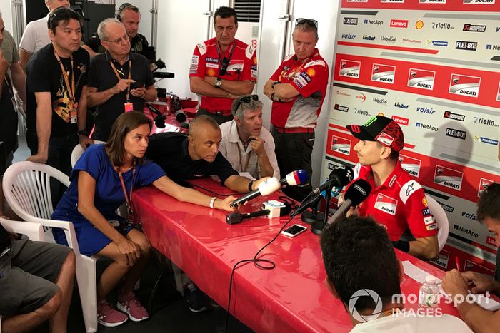 Jorge Lorenzo, Ducati Team lesionado tras la caída