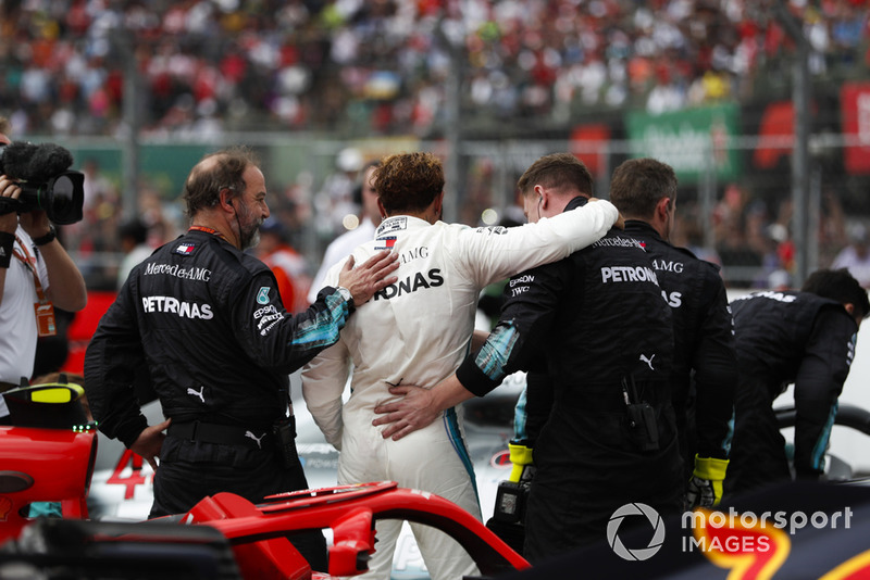 Lewis Hamilton, Mercedes AMG F1, fête son cinquième titre mondial avec son équipe