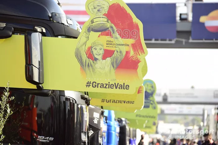 Valentino Rossi, Petronas Yamaha SRT, championship banners, paddock MotoGP