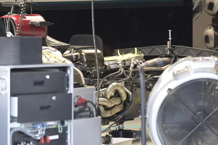 Detalle del motor del Mercedes W12