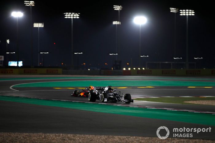 Yuki Tsunoda, AlphaTauri AT02, Sergio Pérez, Red Bull Racing RB16B