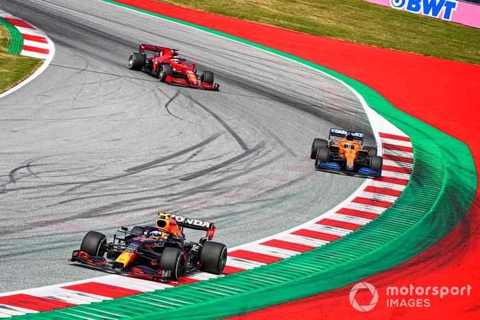 Sergio Pérez, Red Bull Racing RB16B, Daniel Ricciardo, McLaren MCL35M, Charles Leclerc, Ferrari SF21