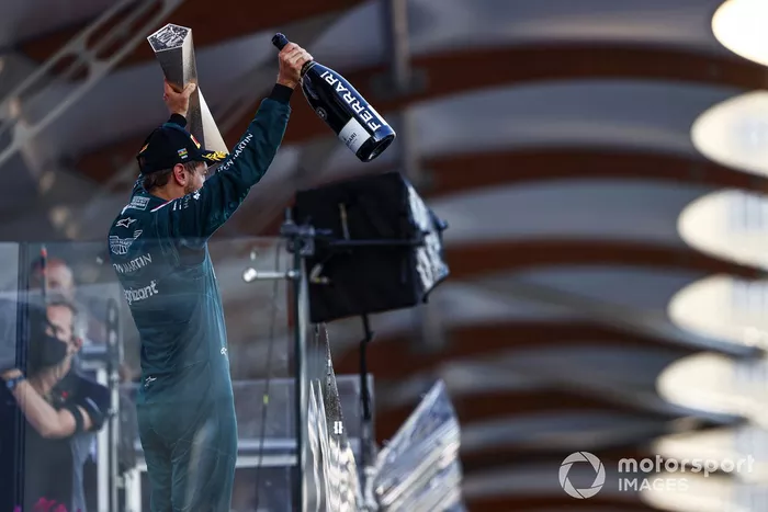 Podio: segundo lugar Sebastian Vettel, Aston Martin