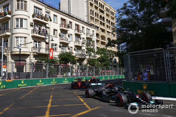 Lewis Hamilton, Mercedes W12, Charles Leclerc, Ferrari SF21