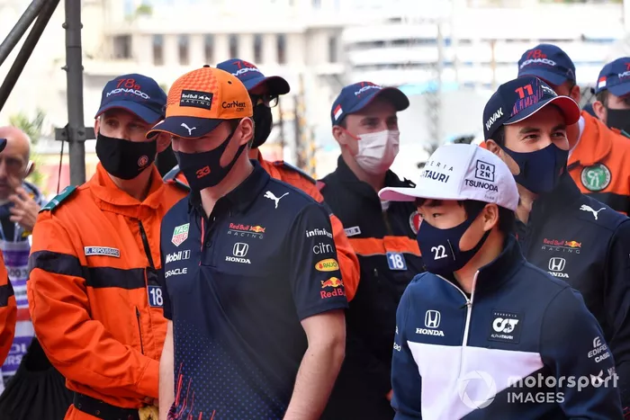 Max Verstappen, Red Bull Racing, Yuki Tsunoda, AlphaTauri, en el desfile de pilotos