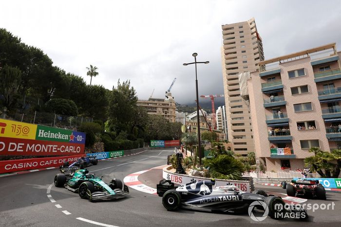 Yuki Tsunoda, AlphaTauri AT03, Lance Stroll, Aston Martin AMR22, Nicholas Latifi, Williams FW44