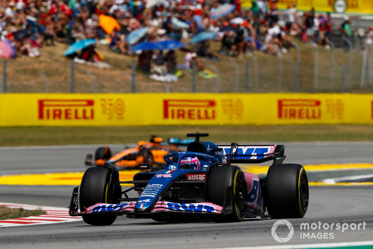 Fernando Alonso, Alpine A522, Daniel Ricciardo, McLaren MCL36