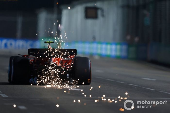 Carlos Sainz y Ferrari SF-23 echan chispas