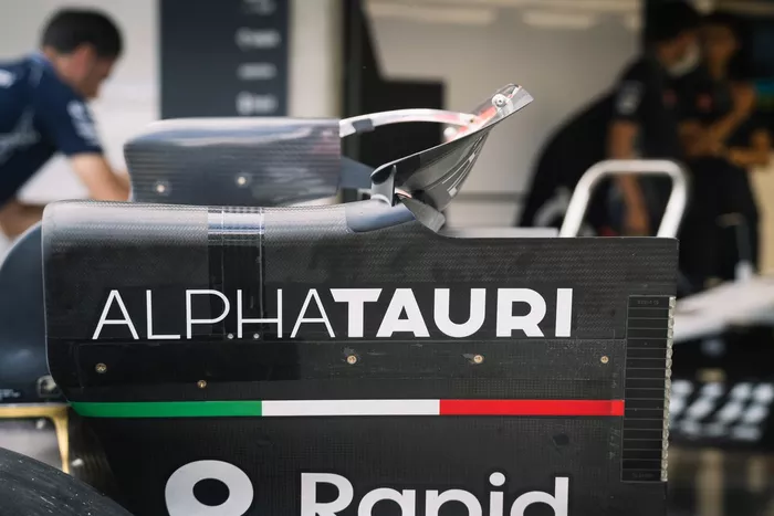 AlfaTauri AT04 