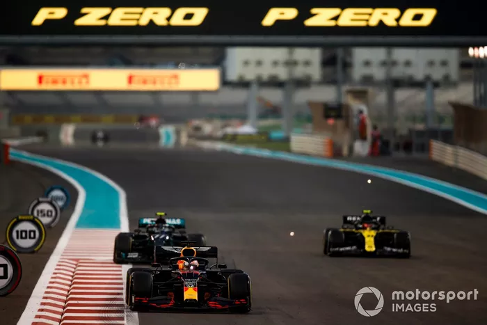 Max Verstappen, Red Bull Racing RB16, Valtteri Bottas, Mercedes F1 W11, Esteban Ocon, Renault F1 Team R.S.20