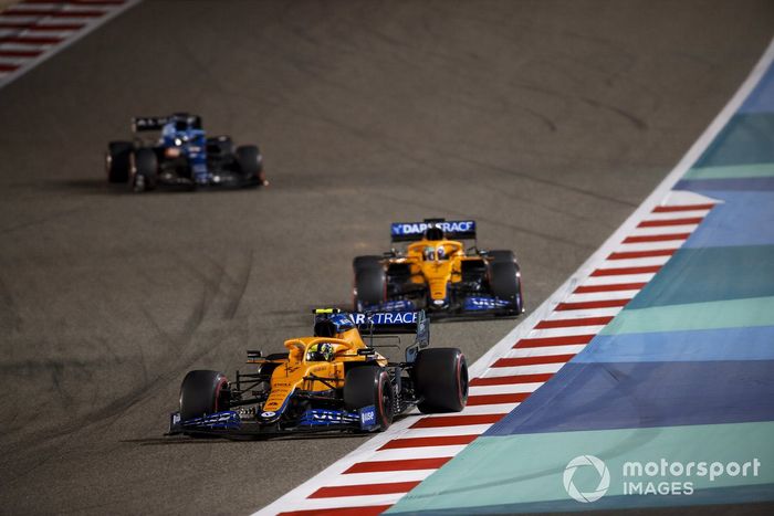 Lando Norris, McLaren MCL35M, Daniel Ricciardo, McLaren MCL35M 