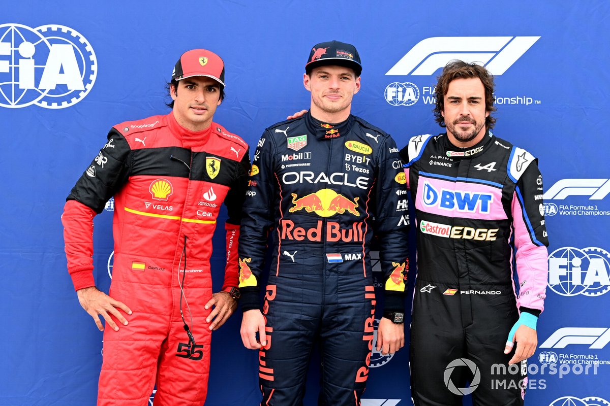 I primi tre qualificati Carlos Sainz, Ferrari, Max Verstappen, Red Bull Racing, Fernando Alonso, Alpine F1 Team