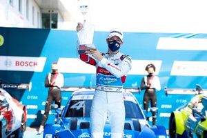 Podium: Race winner Robin Frijns, Audi Sport Team Abt Sportsline