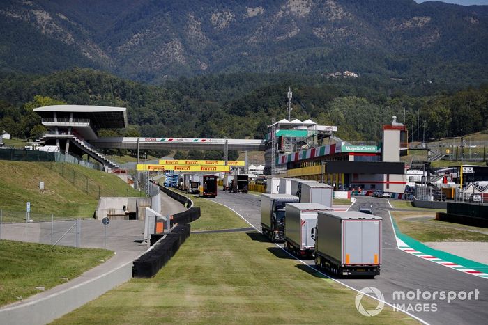 Camiones en la recta de meta de Mugello