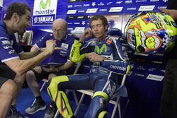 Valentino Rossi, Yamaha Factory Racing, avec son ingénieur Silvano Galbusera et son responsable électronique Matteo Flamigni