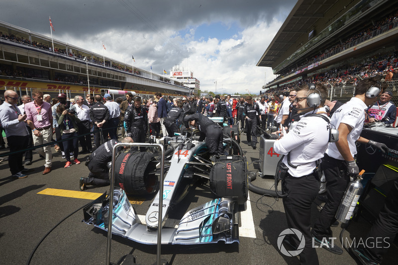 The car of Lewis Hamilton, Mercedes AMG F1 W09, on the grid