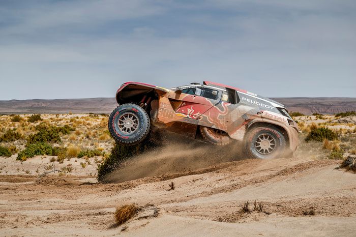 #308 Peugeot Sport Peugeot 3008 DKR: Cyril Despres, David Castera, #307 X-Raid Team Mini: Orlando Te