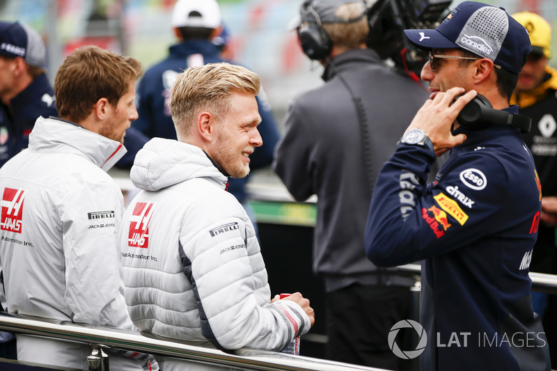 Romain Grosjean, Haas F1 Team, Kevin Magnussen, Haas F1 Team ve Daniel Ricciardo, Red Bull Racing, pilotlar geçit töreninde