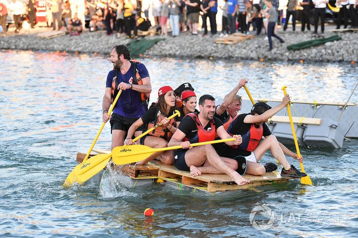 La carrera de balsas