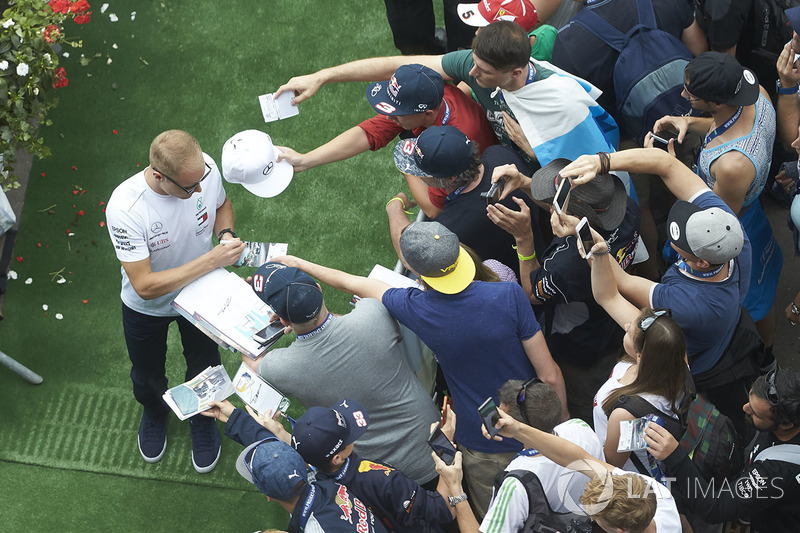 Valtteri Bottas, Mercedes AMG F1, signs autographs for fans