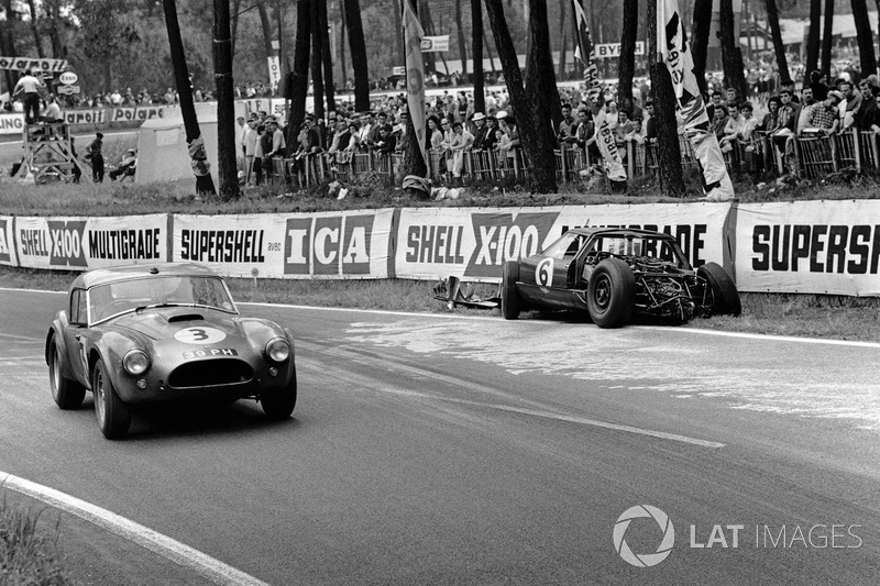 Peter Bolton, Ninian Sanderson, AC Cobra 289 Ford Coupe; Richard Attwood, David Hobbs, Lola GT Mk 6 